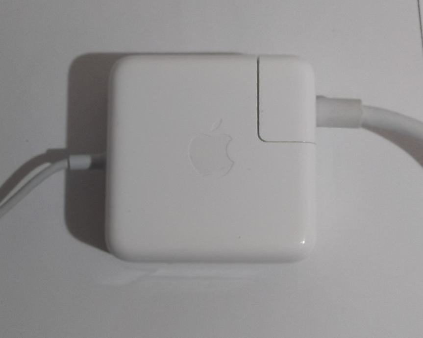 2x Apple MagSafe 60W polnilec