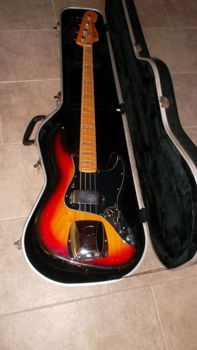 FENDER  jazz bass