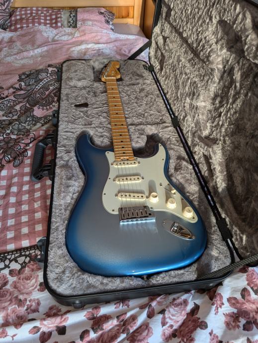 Fender Stratocaster Ultra 2016 Sky Burst Metallic - kot NOVA