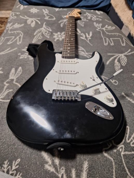 Squier Fender STRAT AFFINITY indonesia z dodatki