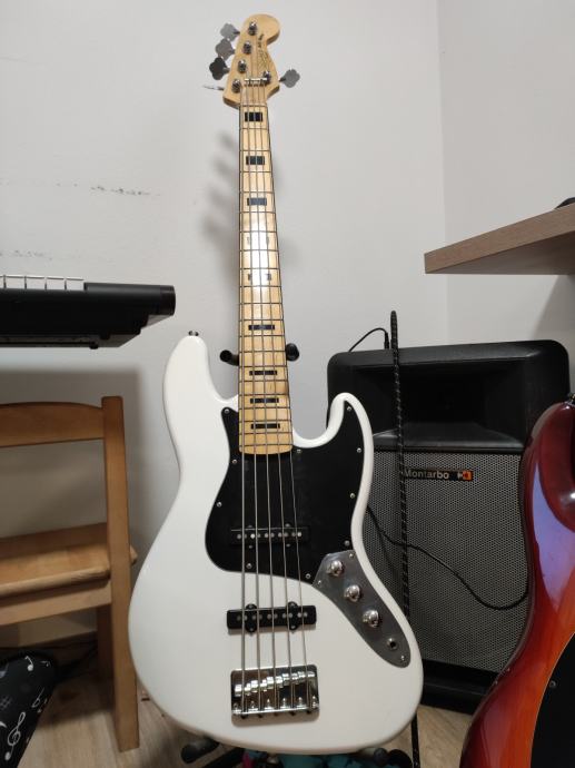 Squier JAZZ BASS byFender マァマァ美品 早い物勝ち