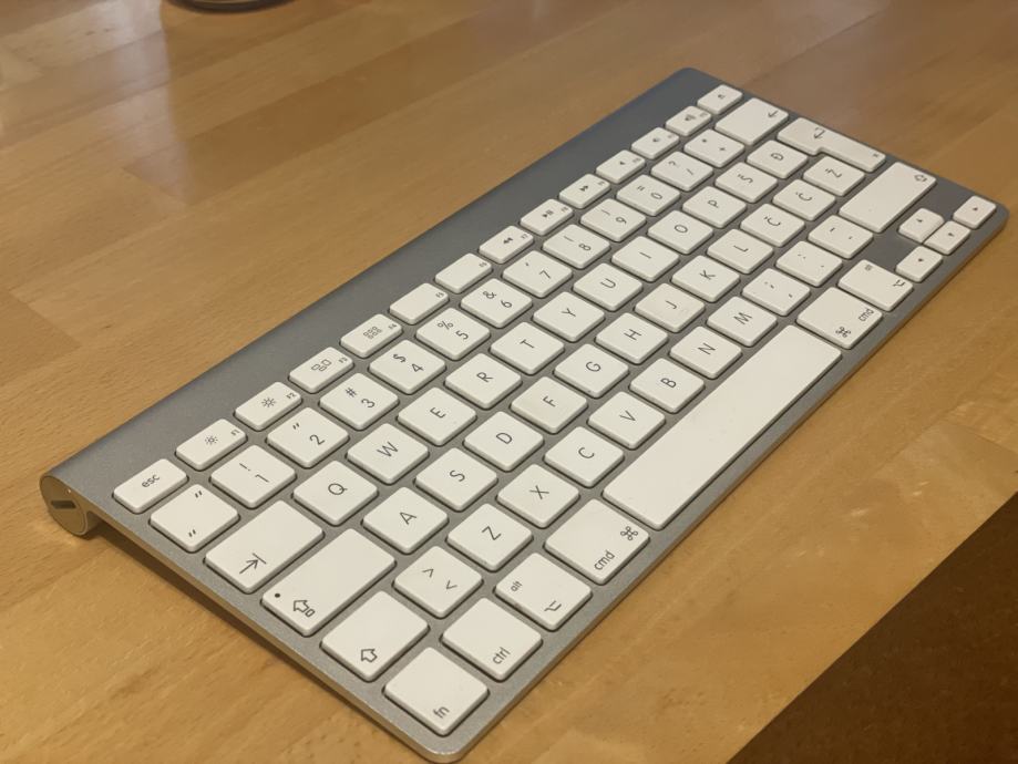 Apple Magic Keyboard 1