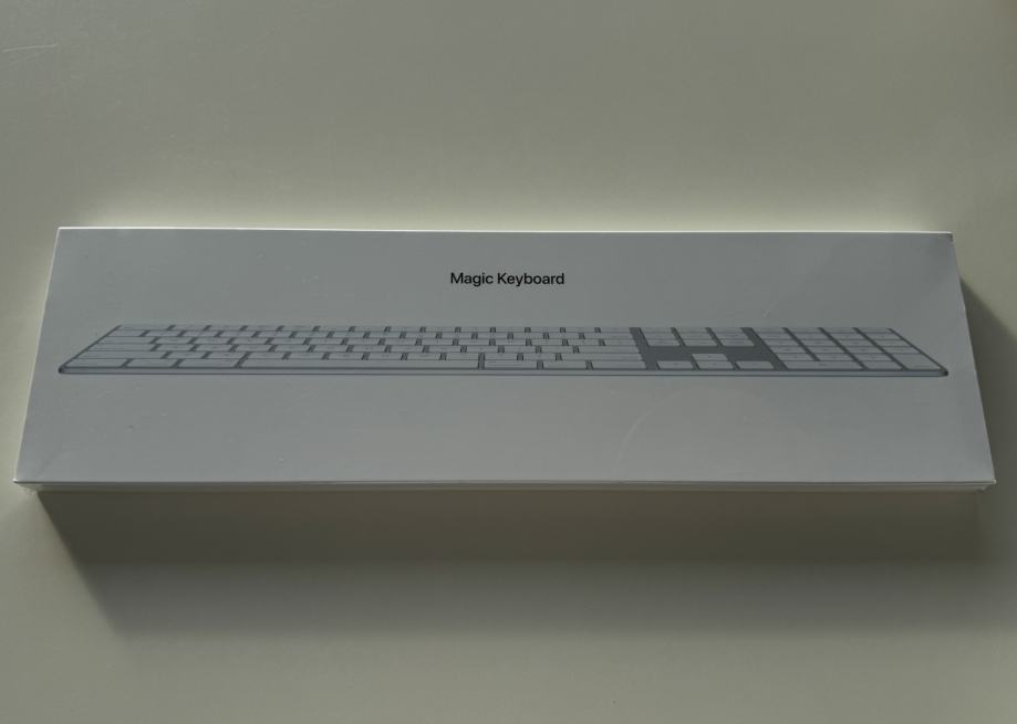 Apple Magic Keyboard with Numeric Keypad, English, Bluetooth, Wireless