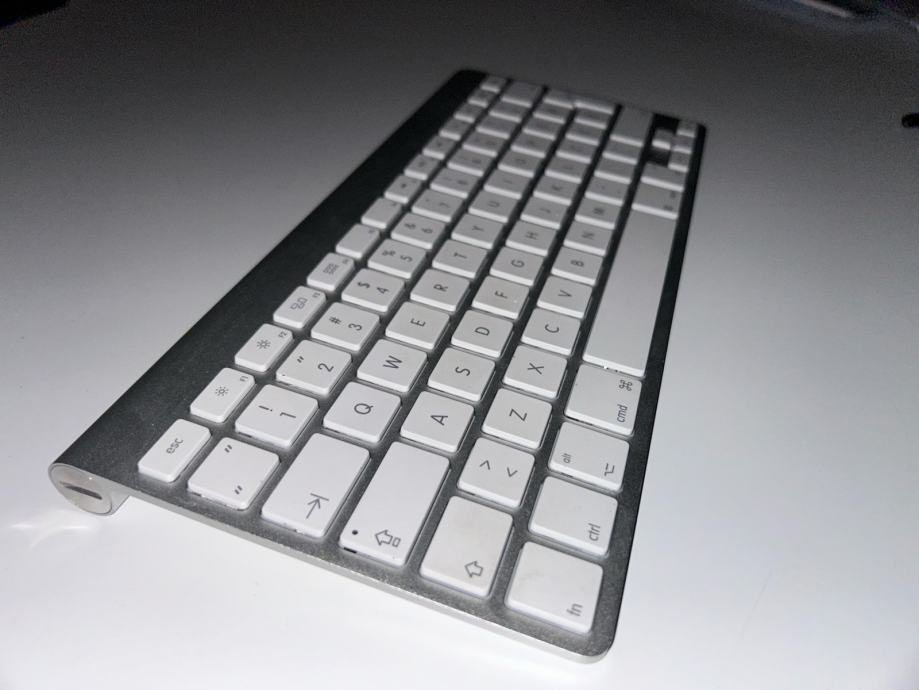 Apple wireless keyboard tipkovnica