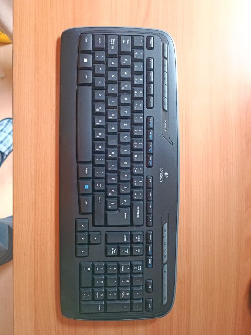 Tipkovnica Logitech K330