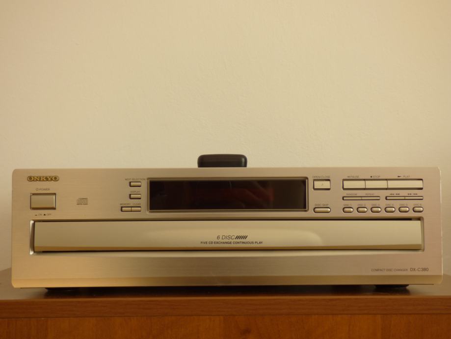 Onkyo DX-C380 CD menjalec na 6 CD