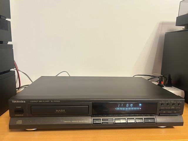 TECHNICS COMPACT DISC PLAYER SL-PG360A