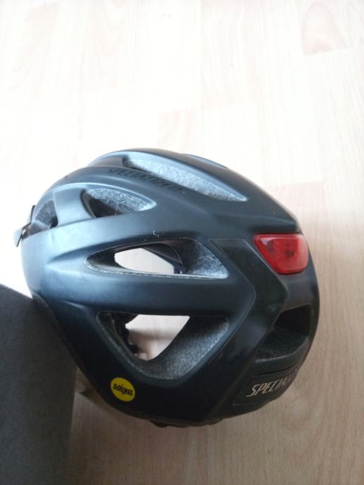 Kolesarska čelada specialized centro led mips black