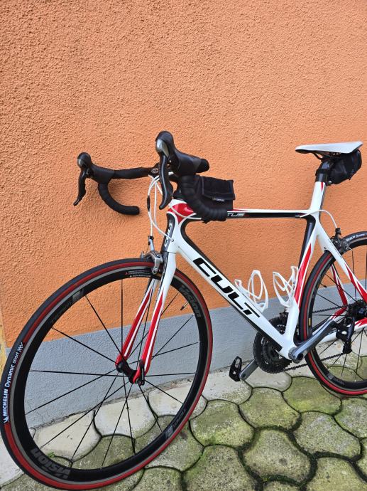 Cestno kolo CULT carbon/ultegra