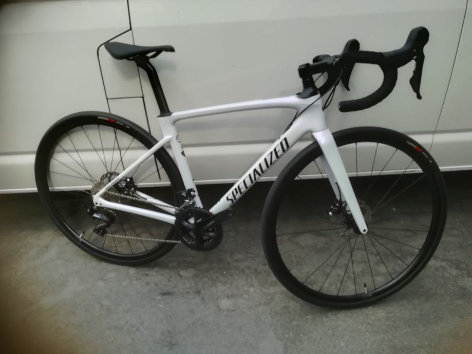 Cestno kolo Specialized Roubaix Sport