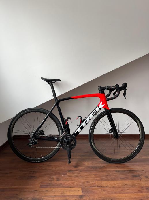 Trek Emonda SL 6 Disc Pro 2022 BlackRadioactive Red