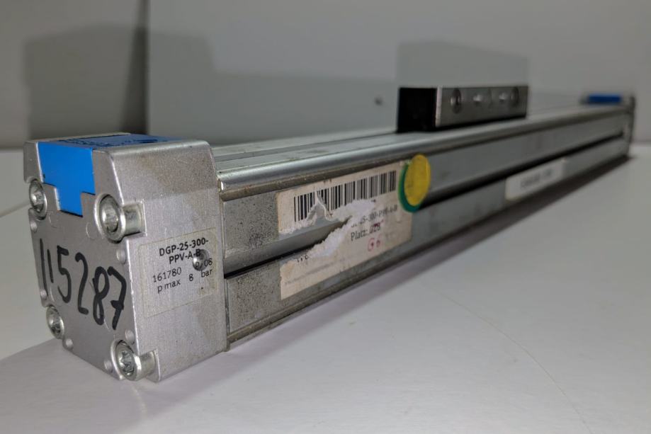 FESTO Pnevmatski cilinder, Hod: 450 mm, 42 x 42 x 500 mm