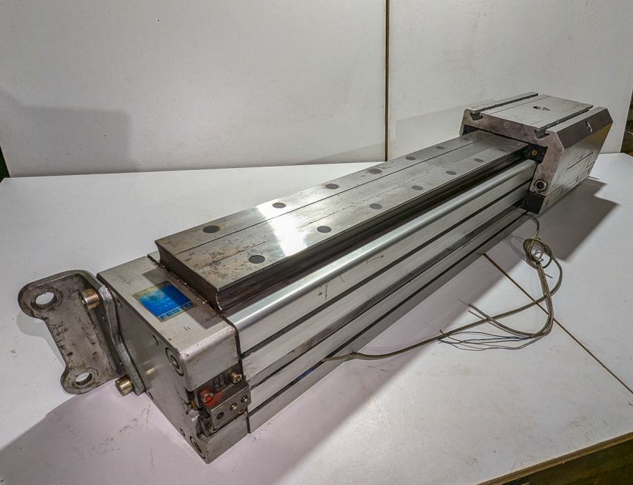 FESTO Pnevmatski cilinder - linearni pogon, Hod: 400 mm, 800x105x105mm