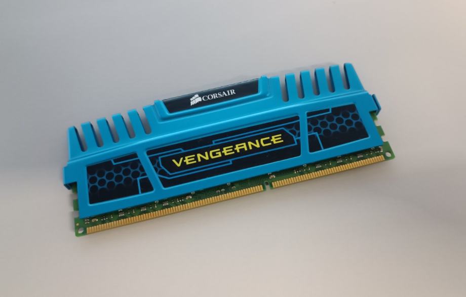 CORSAIR DDR3 8GB