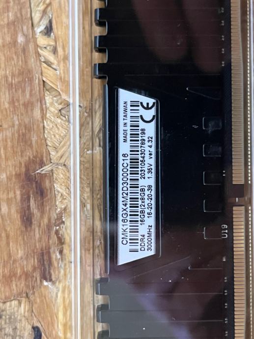 Corsair Vengeance 16 GB (2x8GB) LPX DDR4