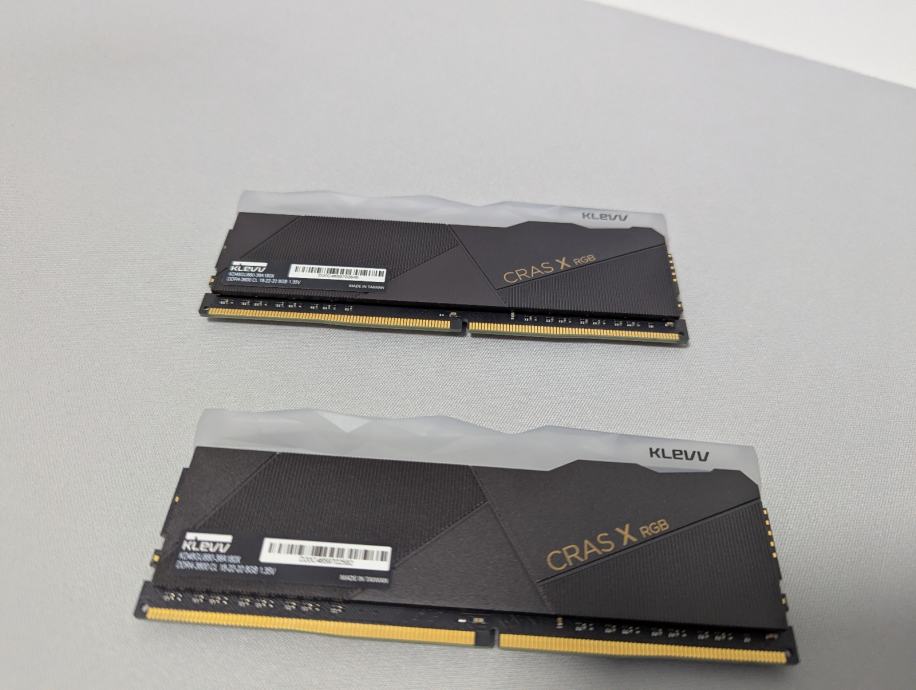 KLEVV CRAS X RGB DDR4 16GB (2X8), CL 18-22-22