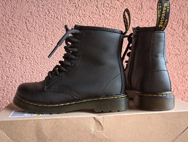 Dr. Martens št.28