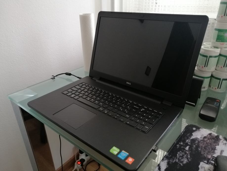 Dell inspiron serija 5000  17"