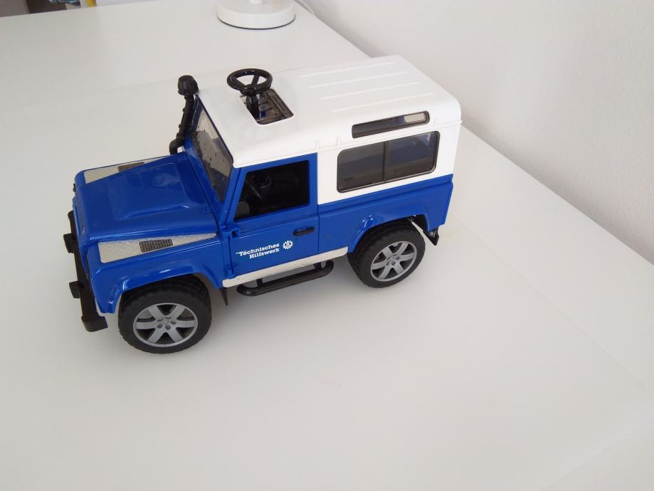 Bruder Land Rover Defender