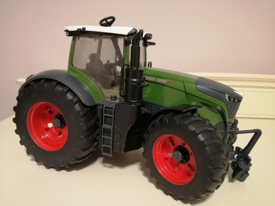 BRUDER TRAKTOR FENDT 1050 VARIO