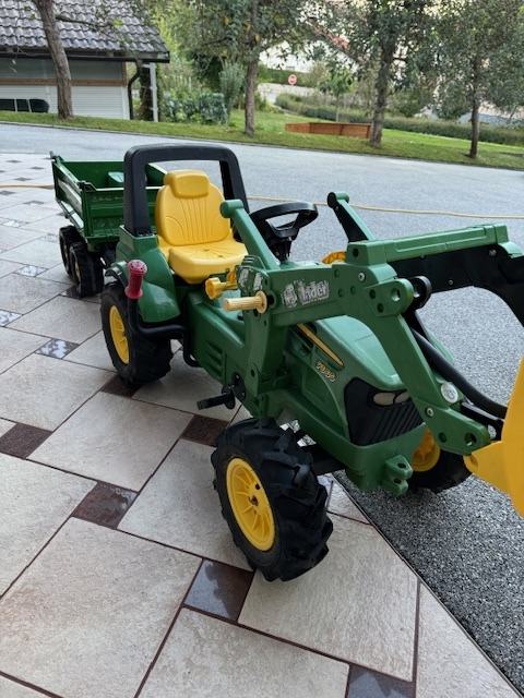 otroški traktor John Deere