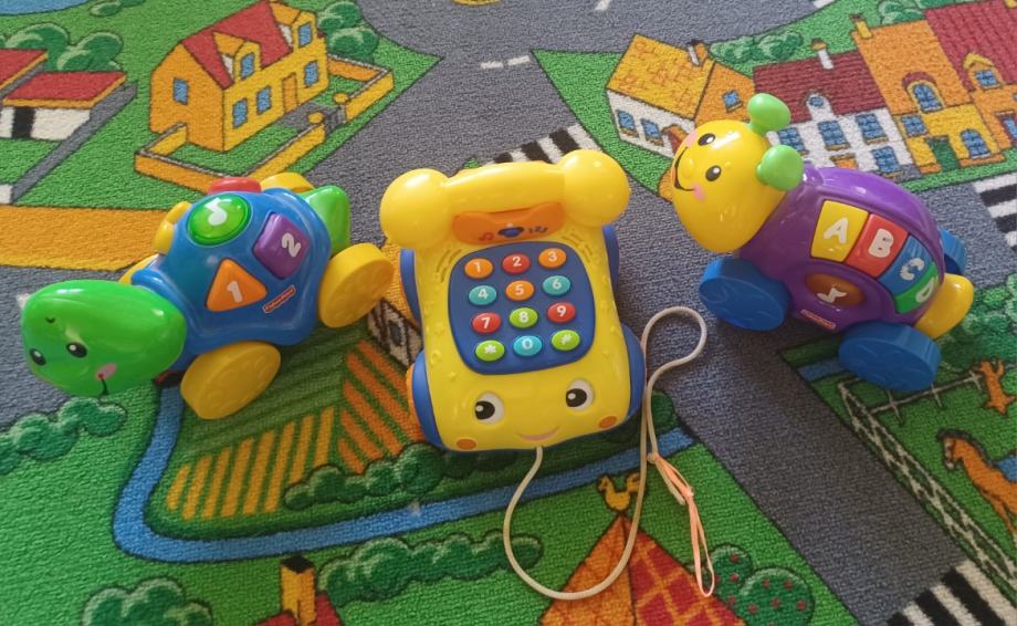 Fisher Price pojoči polž z abecedo in barvami, pojoča želva ter telefo