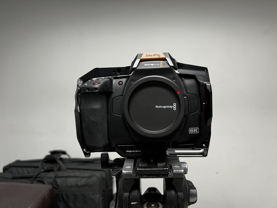 BLACKMAGIC Pocket Cinema Camera 6K Pro + cage