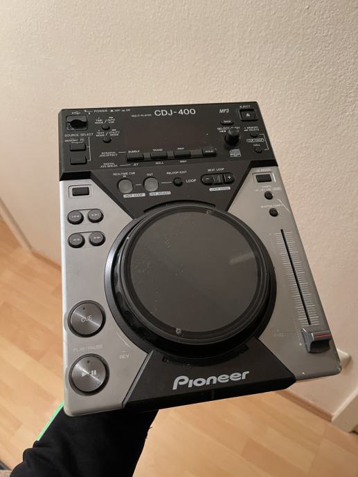 2x Pioneer CDJ 400