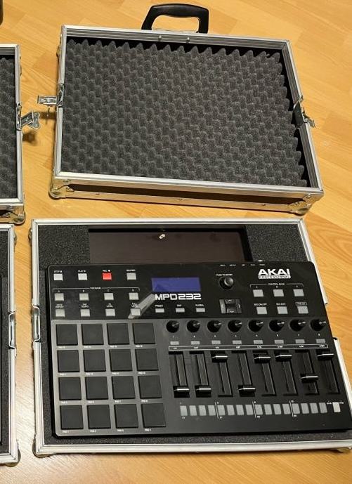 AKAI MPD 232 + kovček