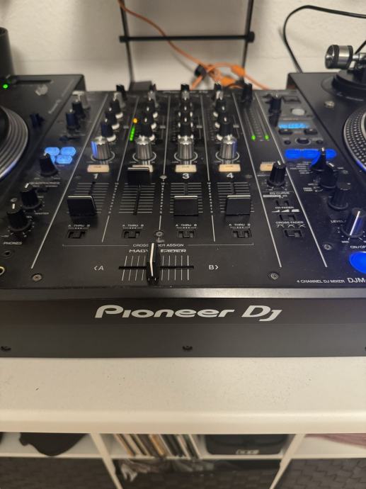 Pioneer DJM 750 MK2 + transportna torba