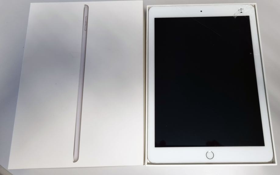 APPLE IPAD 6th , 9,7", 32GB , WiFi počen ekran