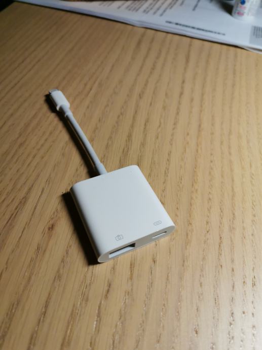 Original Apple adapter: Lightning....na USB 3 + Lightning (polnjenje)