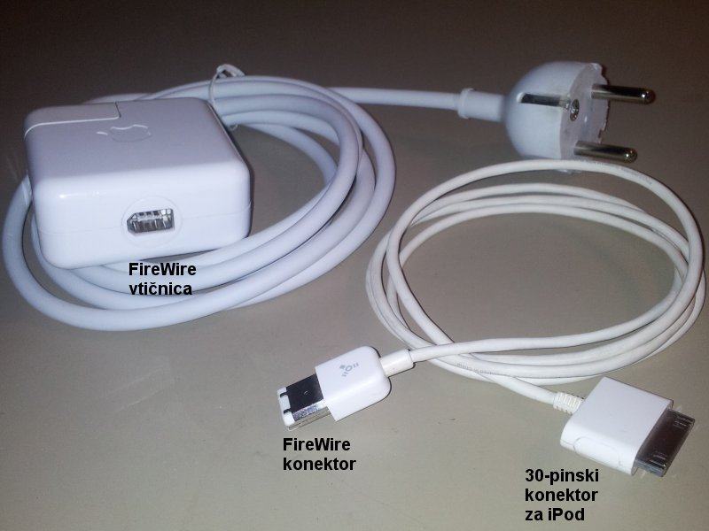 Polnilnik Apple (Firewire/30-pin) A1070, 12V 0.67A za stari iPod, 2004