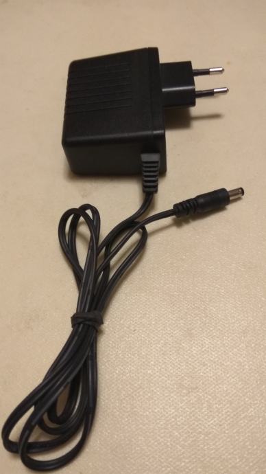 Adapter polnilec ACDC 12 V -- 1,5 A