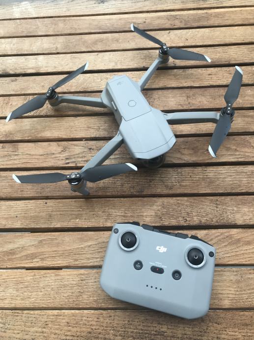 Dron DJI Mavic Air 2 Fly More Combo, odlično ohranjen