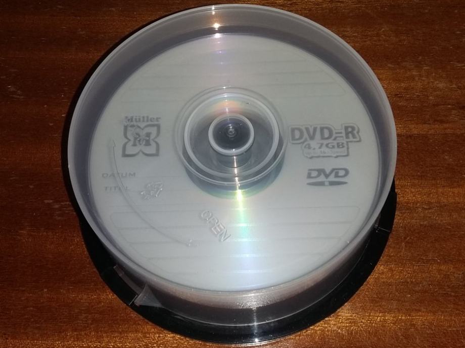 Prazni mediji: 19 x Müller DVD-R 4.7GB 16x, v torti - plus darilo