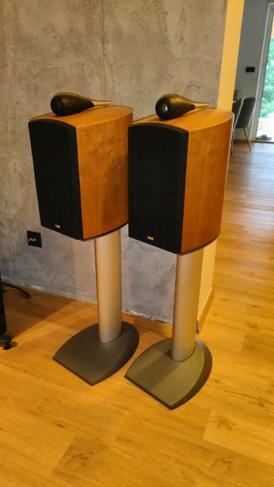 Bowers & Wilkins B&W Nautilus 805 s stojali