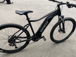 električno kolo TURBO VADO 3.0 in GIANT TALON E+29 blk L