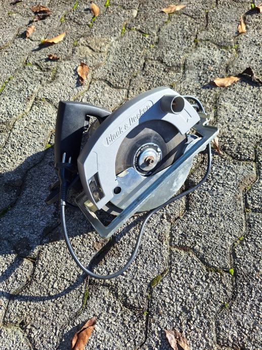 Krozna zaga Black&Decker 1020w gl62mm