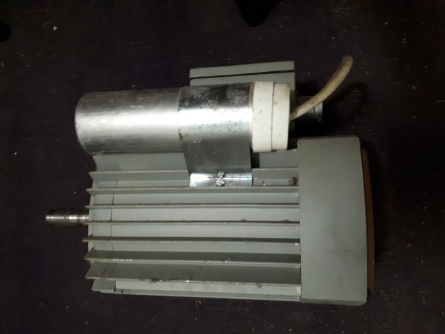 Enofazni 1,1 kW elektromotor