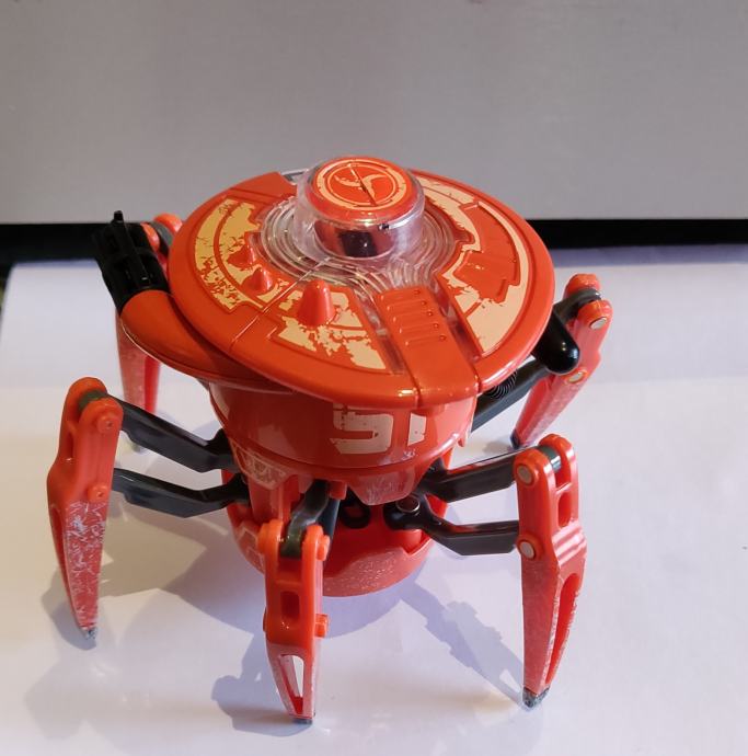 HexBug Battle ground spider pajek, ki se premika in strelja