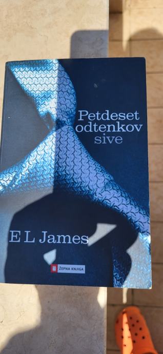 Petdeset odtenkov sive. Avtorica E L James; prevzem v Ljubljani