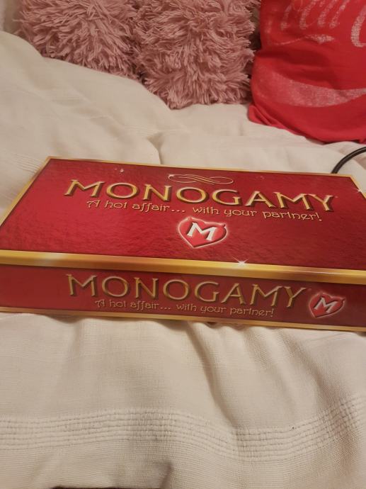 Monogamy igra