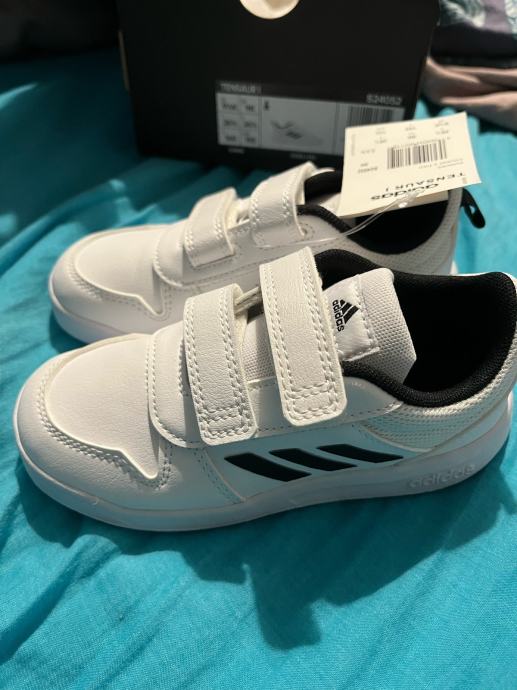 Adidas otroške nove teniske št. 26,5