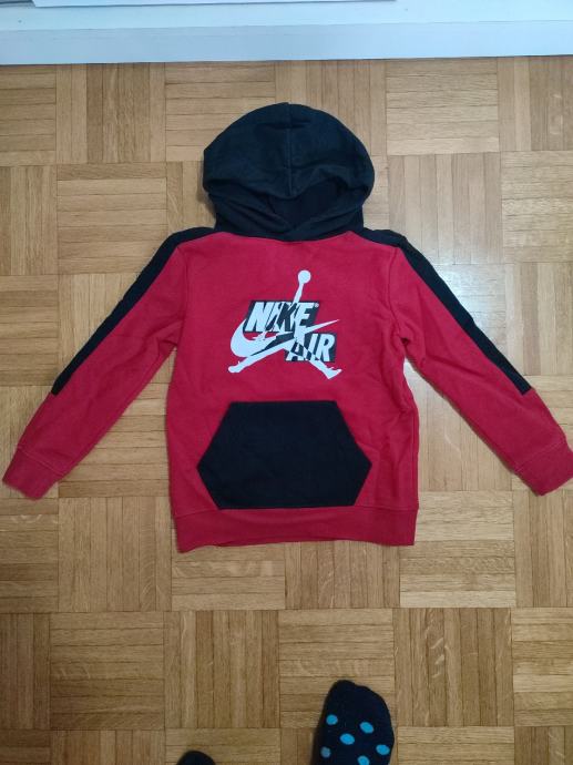 nike pulover št. 110-116