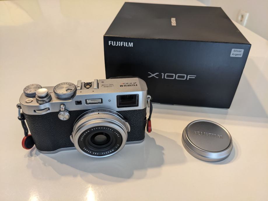 Fujifilm X100F srebrn