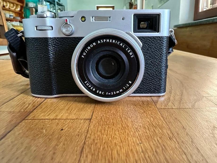 Fujifilm X100V