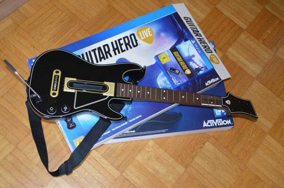 Guitar hero LIVE za PS4 + dodatna kitara