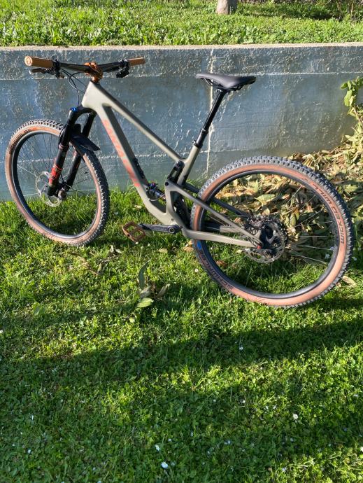 2023 SANTA CRUZ TALLBOY V4 cc, L velikost, MENJAVA