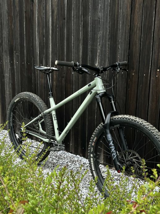 Commencal Meta HT AM Essential - Medium - kot novo!